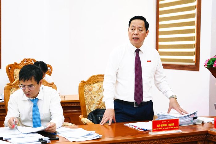 Đồng chí Hà Quang Trung - Phó Bí thư Tỉnh ủy, Chủ tịch UBND tỉnh phát biểu tại phiên thảo luận.