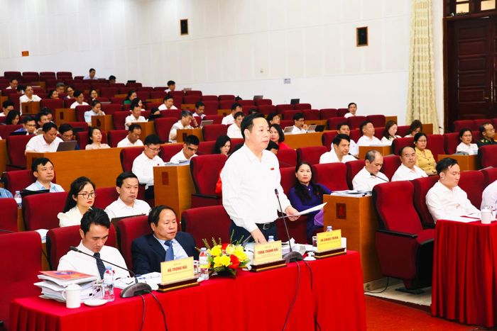 Đồng chí Hà Quang Trung - Phó Bí thư Tỉnh ủy, Chủ tịch UBND tỉnh phát biểu giải trình, làm rõ những vấn đề đại biểu HĐND tỉnh và cử tri quan tâm.