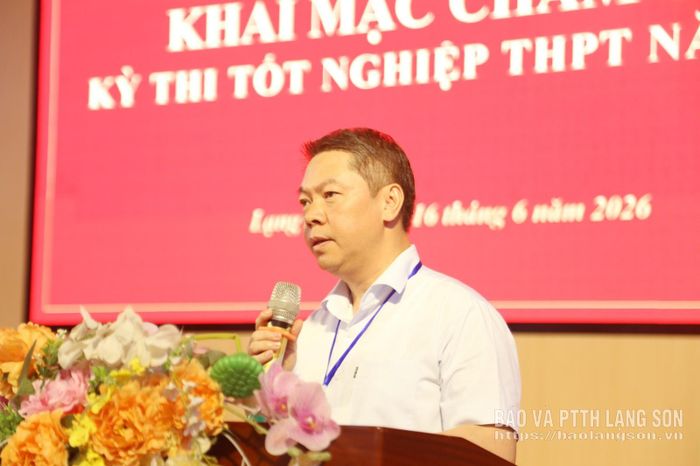 Đồng chí Đoàn Thanh Sơn, Phó Chủ tịch UBND tỉnh, Trưởng Ban Chỉ đạo cấp tỉnh phát biểu tại buổi khai mạc chấm thi
