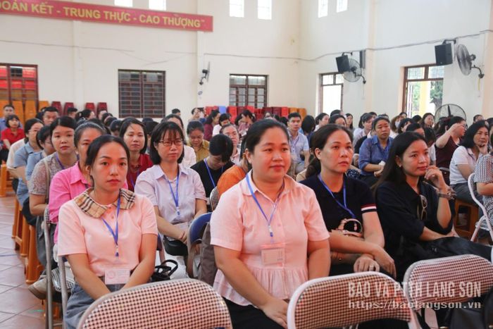 Các giáo viên tham dự khai mạc chấm thi