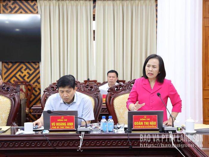 Đồng chí Đoàn Thị Hậu, Phó Bí thư Thường trực Tỉnh ủy, Chủ tịch HĐND tỉnh phát biểu tại hội nghị