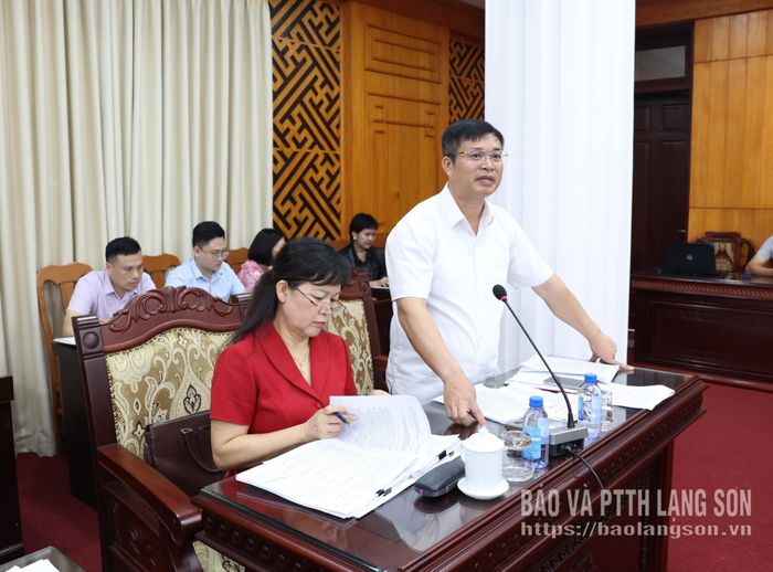 Giám đốc Sở Xây dựng làm rõ một số nội dung trình tại hội nghị