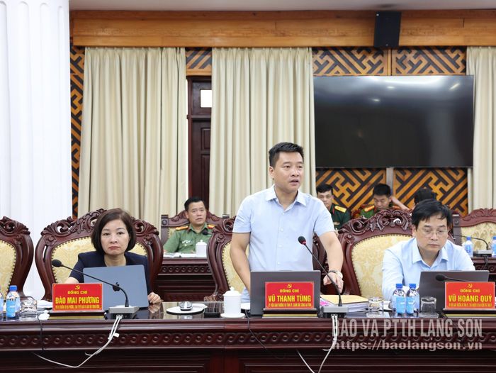 Đồng chí Vũ Thanh Tùng, Ủy viên Ban Thường vụ Tỉnh ủy, Giám đốc Công an tỉnh phát biểu tại hội nghị