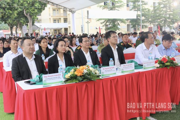 Các đại biểu tham dự buổi lễ