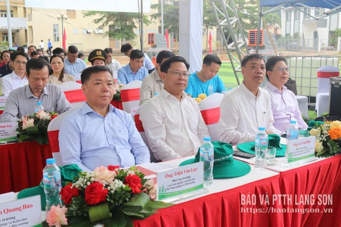 Các đại biểu tham dự buổi lễ