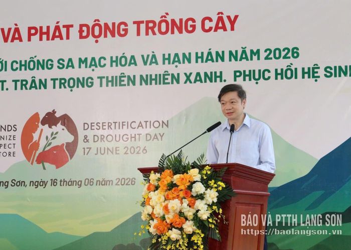 Đồng chí Trần Quang Bảo, Cục trưởng Cục Lâm nghiệp và Kiểm lâm phát biểu khai mạc buổi lễ