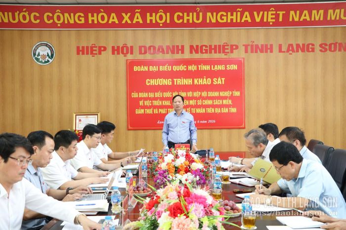 Đồng chí Nguyễn Đặng Ân, Tỉnh ủy viên, Ủy viên Ủy ban Khoa học, Công nghệ và Môi trường của Quốc hội, Phó Trưởng Đoàn chuyên trách Đoàn đại biểu Quốc hội tỉnh, Phó Trưởng đoàn khảo sát phát biểu tại chương trình