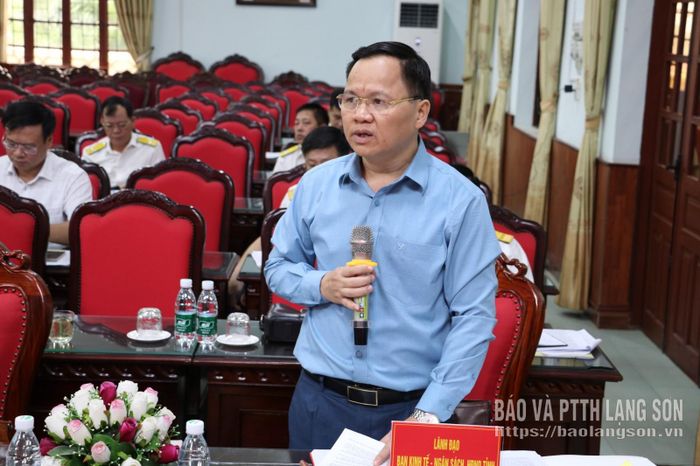 Lãnh đạo Ban Kinh tế - Ngân sách, HĐND tỉnh phát biểu tại chương trình khảo sát