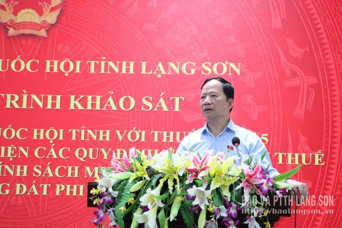 Đồng chí Nguyễn Đặng Ân, Tỉnh ủy viên, Ủy viên Ủy ban Khoa học, Công nghệ và Môi trường của Quốc hội, Phó Trưởng Đoàn chuyên trách Đoàn đại biểu Quốc hội tỉnh, Phó Trưởng đoàn khảo sát phát biểu tại chương trình