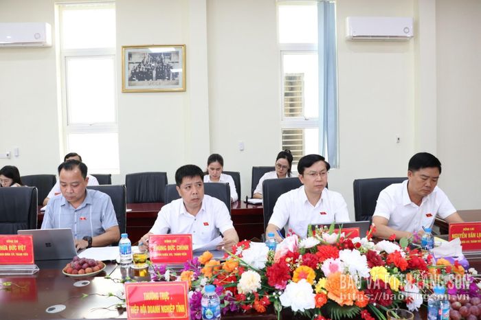 Các thành viên trong đoàn khảo sát làm việc tại Hiệp hội Doanh nghiệp tỉnh