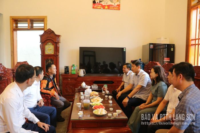 Đoàn công tác thăm hộ dân trên địa bàn xã Xuân Dương