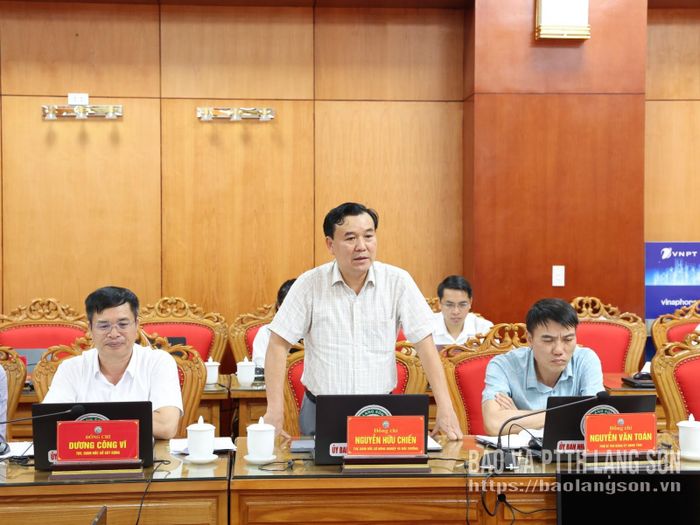 Lãnh đạo Sở Nông nghiệp và Môi trường phát biểu tại phiên họp