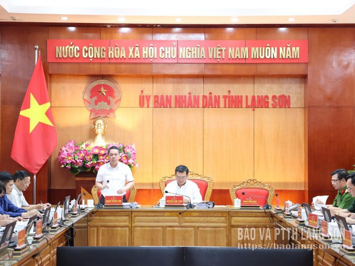 Đồng chí Đoàn Thanh Sơn, Phó Chủ tịch UBND tỉnh phát biểu tại phiên họp
