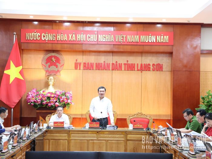 Đồng chí Nguyễn Cảnh Toàn, Phó Bí thư Tỉnh ủy, Chủ tịch UBND tỉnh phát biểu kết luận nội dung phiên họp