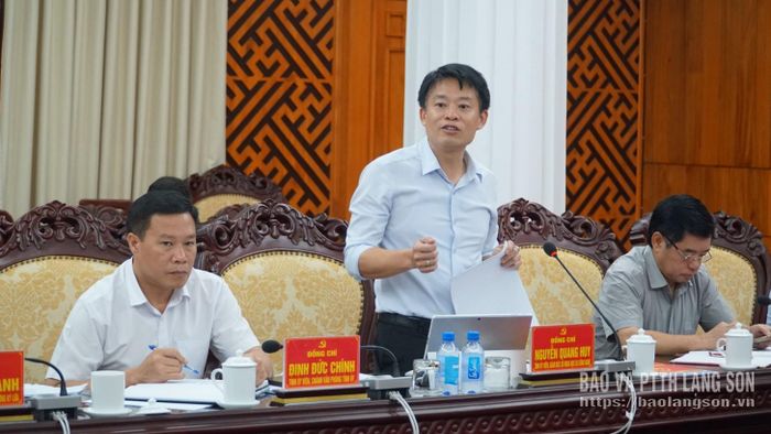 Lãnh đạo Sở Khoa học và Công nghệ nêu ý kiến tại buổi làm việc