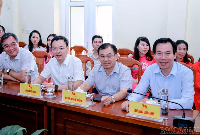 Các đại biểu dự buổi gặp mặt.