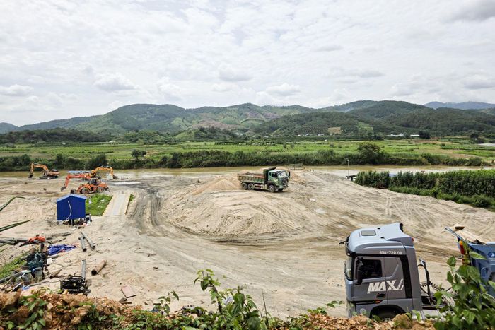 Hiện trên địa bàn xã Đam Rông 3 có 2 doanh nghiệp đang khai thác cát, sỏi trên sông Krông Nô