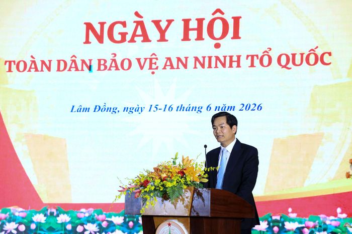 Hiệu trưởng Trường Đại học Đà Lạt Mai Minh Nhật phát biểu khai mạc và ôn lại truyền thống Ngày hội toàn dân bảo vệ ANTQ