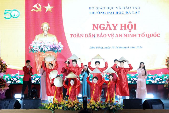 Các tiết mục văn nghệ đặc sắc mở đầu Ngày hội toàn dân bảo vệ ANTQ cấp tỉnh