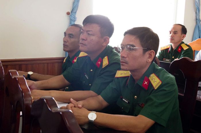 Ban CHQS các xã, phường tham dự buổi làm việc