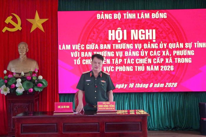 Thiếu tướng Đinh Hồng Tiếng, Ủy viên Ban Thường vụ Tỉnh ủy, Chỉ huy trưởng Bộ CHQS tỉnh thông tin các nội dung liên quan đến diễn tập