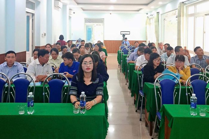 Các đại biểu tham dự tập huấn truyền thông để giảm thiểu tình trạng tảo hôn và hôn nhân cận huyết thống