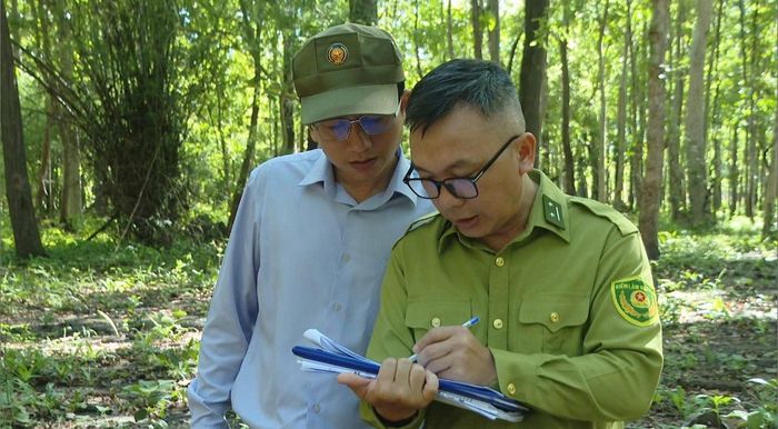 Ông Nguyễn Hữu Nghĩa đang thẩm tra phương án tại hiện trường