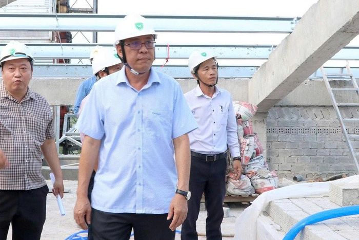 Phó Chủ tịch UBND tỉnh Lâm Đồng Nguyễn Minh nghe báo cáo công tác bồi thường, giải phóng mặt bằng phục vụ dự án Chung cư sông Cà Ty