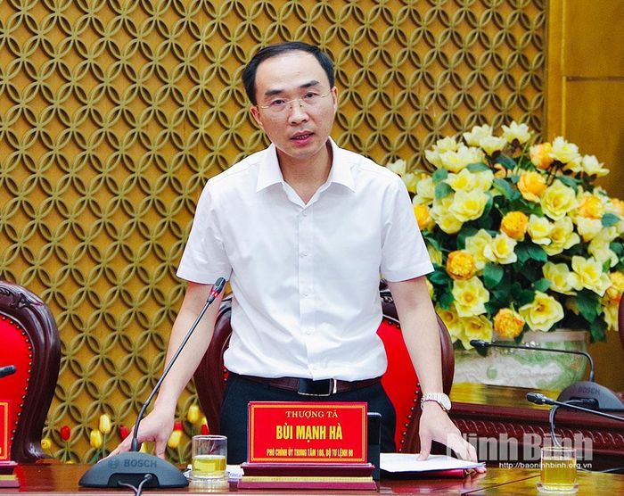 Đồng chí Thượng tá Bùi Mạnh Hà, Phó Chính ủy Trung tâm 186, Bộ Tư lệnh 86 phát biểu tại hội nghị.