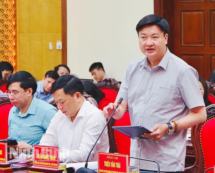 Đồng chí Trần Ngọc Nam, Tỉnh ủy viên, Phó Chủ tịch Ủy ban MTTQ Việt Nam tỉnh, Bí thư Tỉnh đoàn phát biểu tại hội nghị.