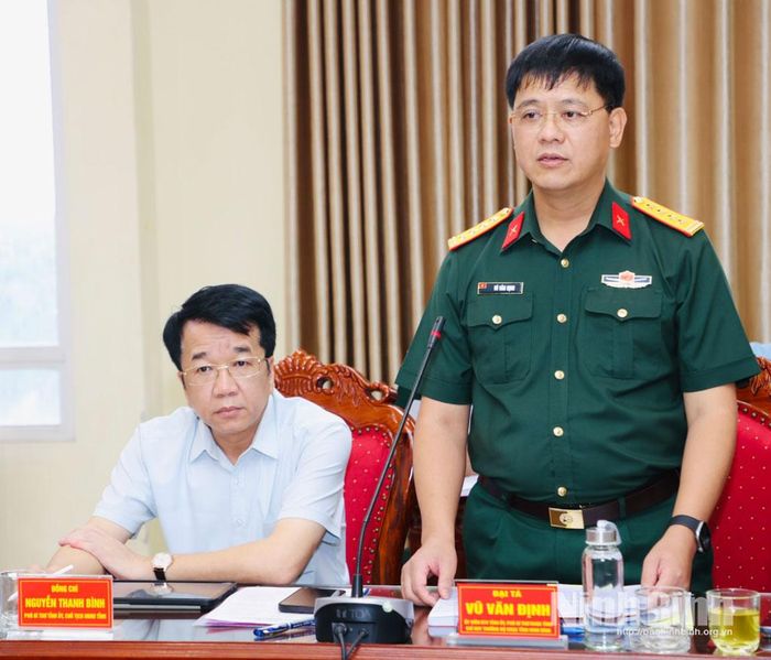 Đồng chí Đại tá Vũ Văn Định, Ủy viên Ban Thường vụ Tỉnh ủy, Phó Bí thư Đảng ủy Quân sự tỉnh, Chỉ huy trưởng Bộ Chỉ huy Quân sự tỉnh phát biểu tại hội nghị.