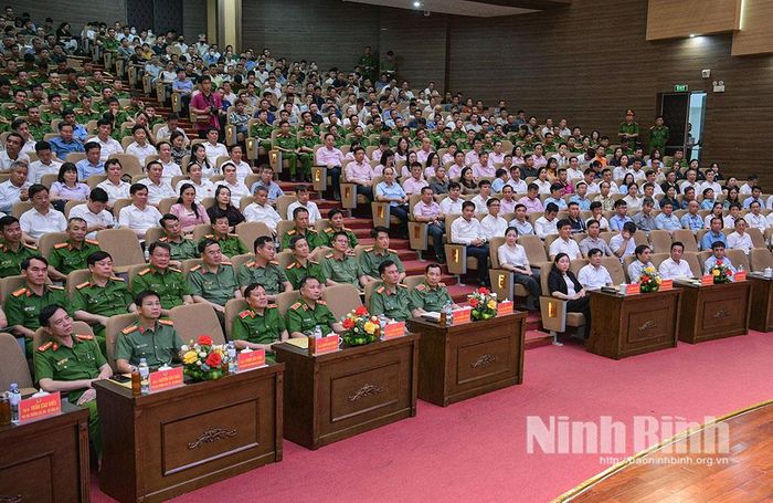 Các đại biểu dự hội nghị.