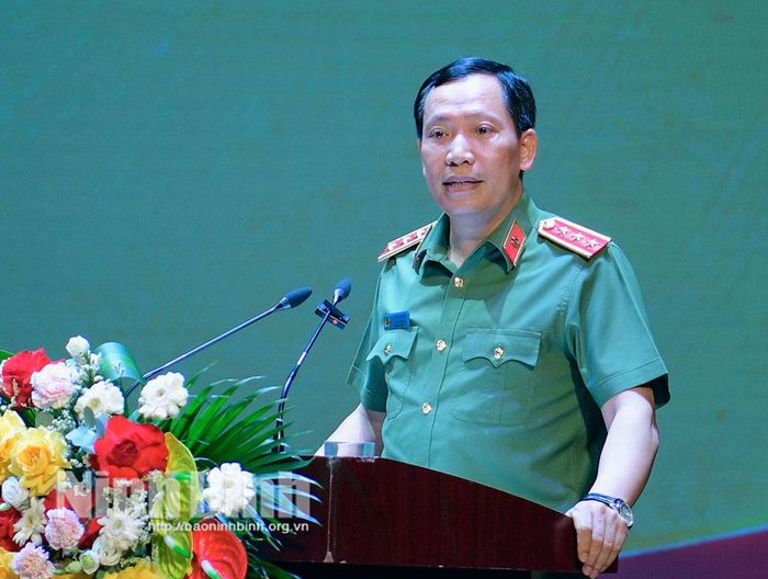 Đồng chí Thượng tướng Lê Văn Tuyến, Ủy viên Trung ương Đảng, Thứ trưởng Bộ Công an phát biểu tại hội nghị.