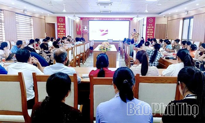 Trung tâm Y tế khu vực Đoan Hùng tập huấn nâng cao năng lực cho 220 nhân viên y tế thôn trên địa bàn về quản lý thai sớm, chăm sóc thai kỳ khỏe mạnh và nuôi con bằng sữa mẹ.