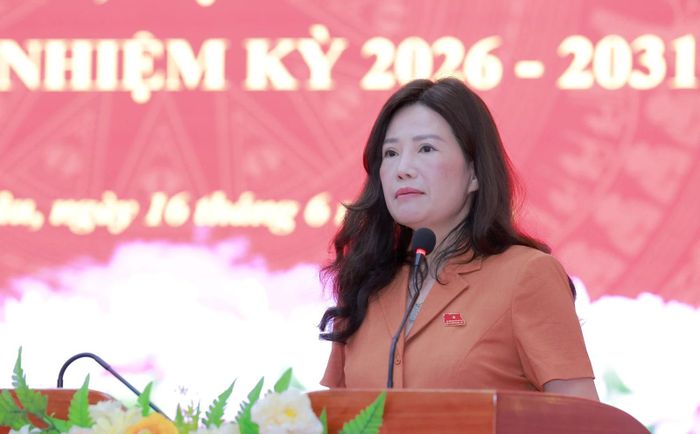 Đồng chí Nguyễn Kim Chi – Tỉnh ủy viên, Bí thư Đảng ủy, Chủ tịch HĐND xã Thanh Ba, Tổ trưởng Tổ đại biểu số 3, HĐND tỉnh khóa XX, nhiệm kỳ 2026-2031 giải đáp, làm rõ một số vấn đề thuộc thẩm quyền.