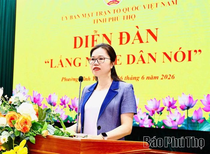Đồng chí Phó Bí thư Tỉnh ủy Bùi Thị Minh phát biểu bế mạc diễn đàn.