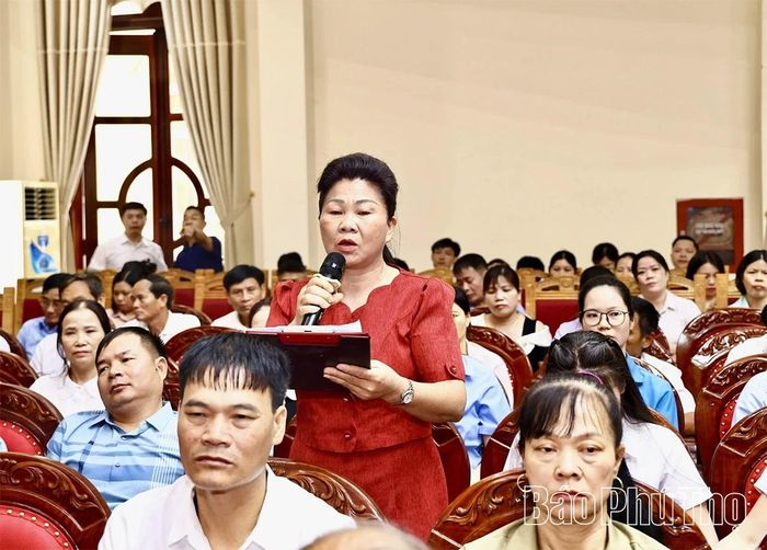 Cử tri xã Tam Dương Bắc phát biểu tại diễn đàn.