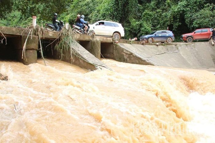 Hệ thống cầu, ngầm tràn trên tỉnh lộ 433 tiềm ẩn nguy cơ mất an toàn trong mùa mưa bão.