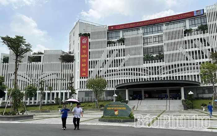 Trường THPT Chuyên Hùng Vương chủ động các phương án ứng phó với mưa lớn kéo dài.