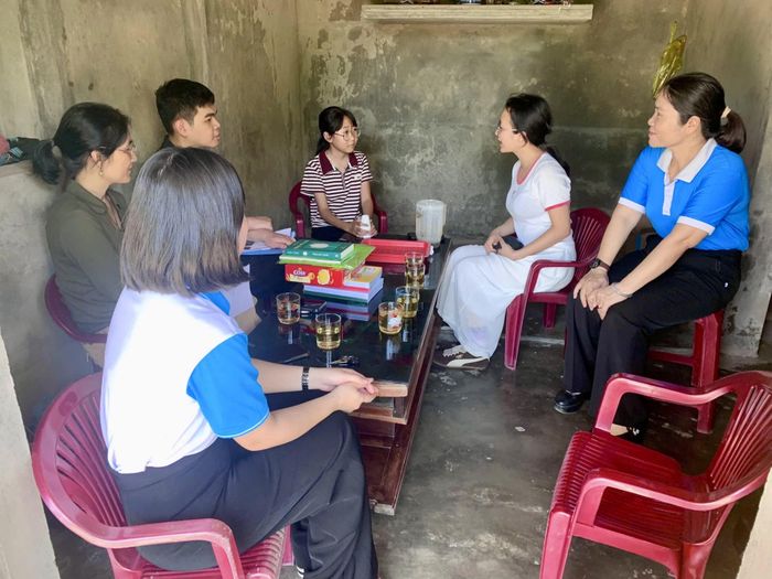 Dương Thị Thanh Hương là một trong những em nhỏ có hoàn cảnh đặc biệt khó khăn được Hội Liên hiệp Phụ nữ xã Tân Mỹ nhận đỡ đầu - Ảnh: T.A