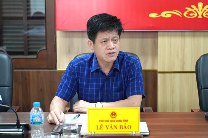 Đồng chí Lê Văn Bảo, Phó Chủ tịch UBND tỉnh trả lời, làm rõ các kiến nghị, phản ánh của công dân tại phiên tiếp dân của đồng chí Nguyễn Văn Phương, Bí thư Tỉnh ủy - Ảnh: T.Đ