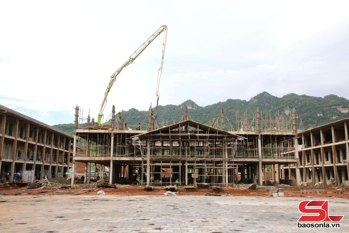 Thi công xây dựng Trường Liên cấp TH-THCS xã Chiềng Sơn.