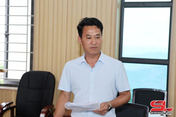 Lãnh đạo Đảng ủy xã Tà Xùa phát biểu tại cuộc giám sát.