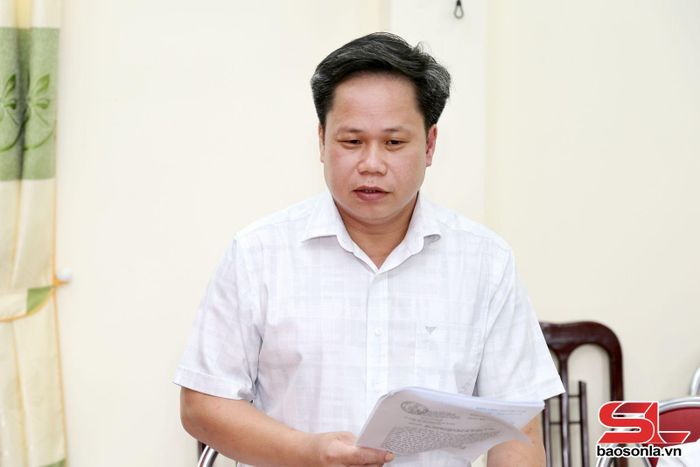 Lãnh đạo Đảng ủy xã Xím Vàng phát biểu tại cuộc giám sát.