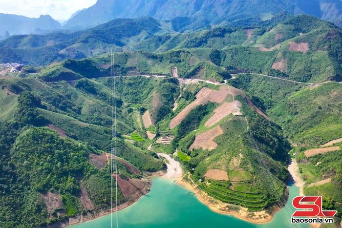 Đường dây truyền tải 500KV Lai Châu - Điện Biên - Sơn La.