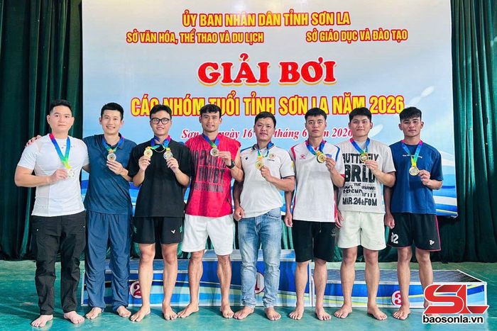 Các vận động viện nhận huy chương lứa tuổi 18 tuổi trở lên.