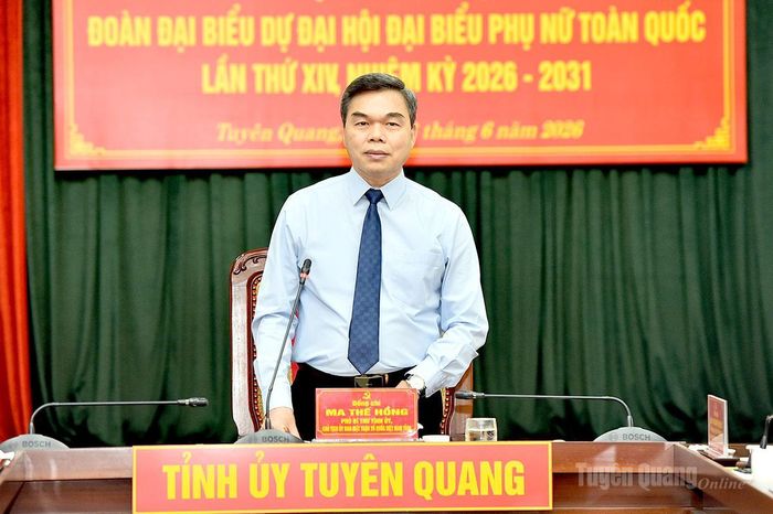 Đồng chí Ma Thế Hồng, Phó Bí thư Tỉnh ủy, Chủ tịch Ủy ban MTTQ tỉnh phát biểu tại buổi gặp mặt.