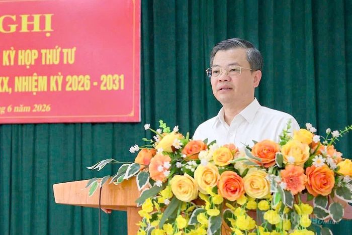 Đồng chí Chủ tịch HĐND tỉnh Nguyễn Văn Sơn phát biểu tại hội nghị.