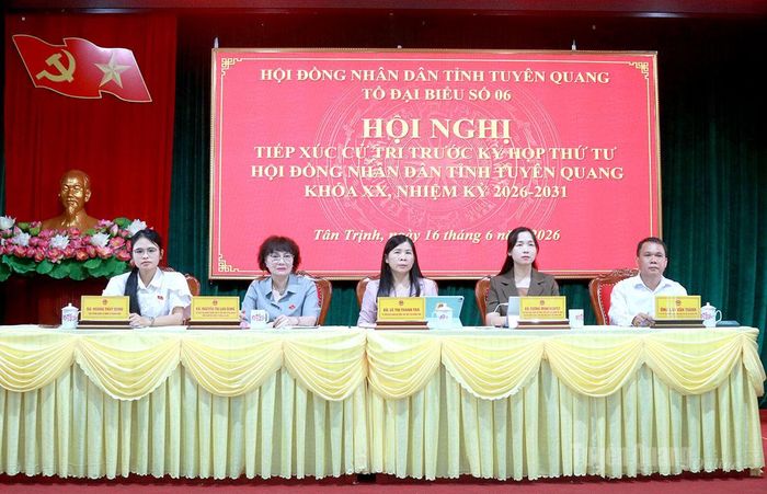 Tổ đại biểu số 6 HĐND tỉnh tiếp xúc cử tri xã Tân Trịnh.