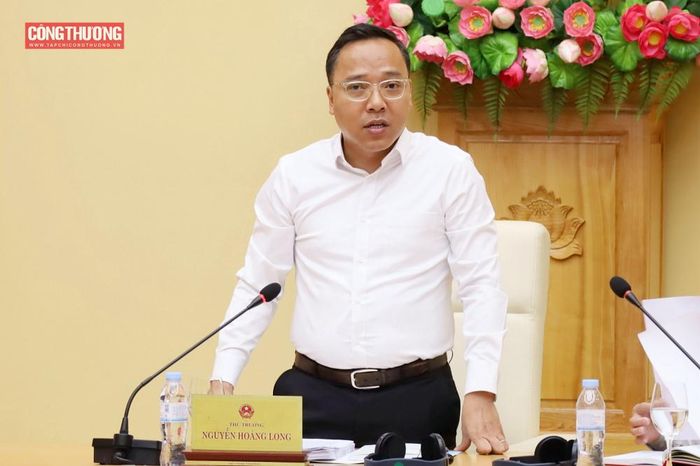 Thứ trưởng Nguyễn Hoàng Long nhấn mạnh, cuộc họp là bước triển khai quan trọng nhằm thực hiện các chủ trương, định hướng Nghị quyết số 70-NQ/TW ngày 20/08/2025 của Bộ Chính trị về bảo đảm an ninh năng lượng quốc gia đến năm 2030, tầm nhìn đến năm 2045